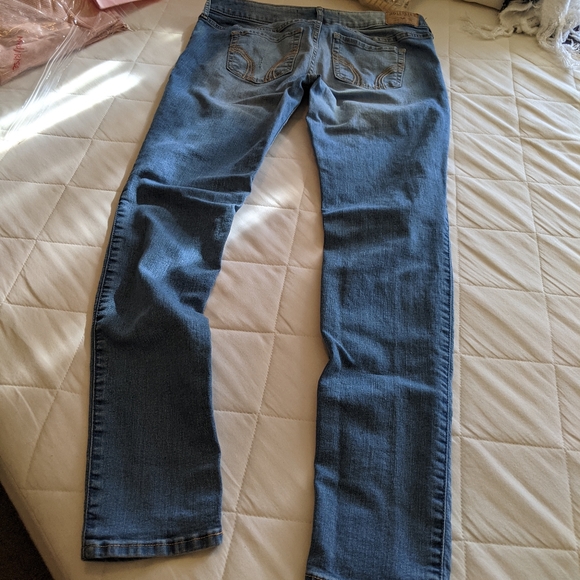 Hollister  Jeans - Picture 4 of 11
